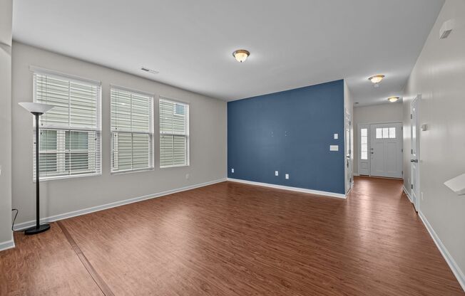 Fantastic 3 Bedroom End-unit Townhome with One-car Garage, Pet Friendly!
