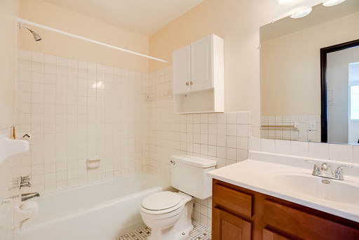 1 bed, 1 bath, 750 sqft, $930, Unit H 105