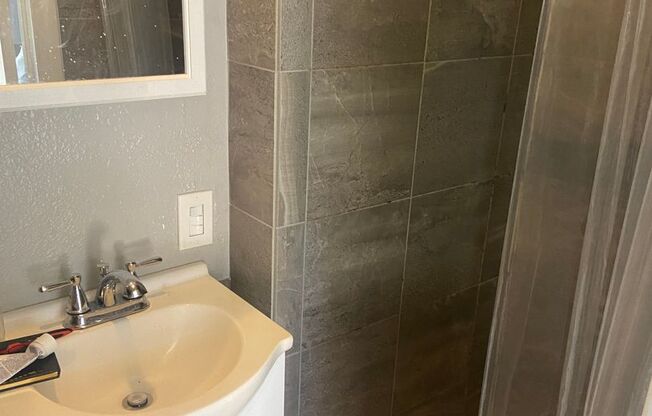 Studio, 1 bath, $995, Unit Remington615.5