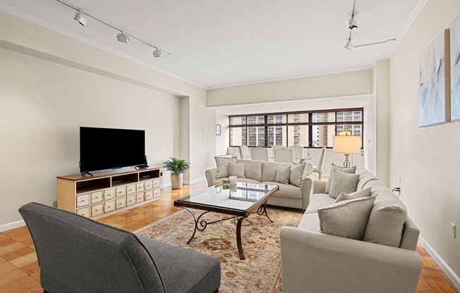 2 beds, 2 baths, 1,285 sqft, $4,900, Unit 17M