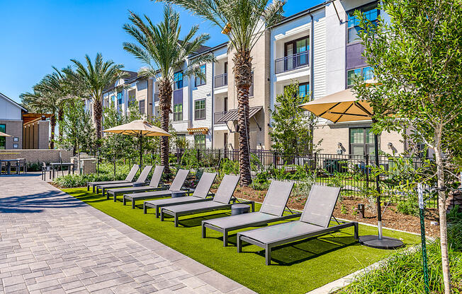 Alys Crossing Lounge