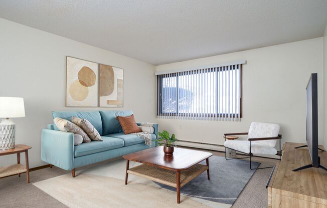 2 beds, 1 bath, 938 sqft, $1,365, Unit 880-101