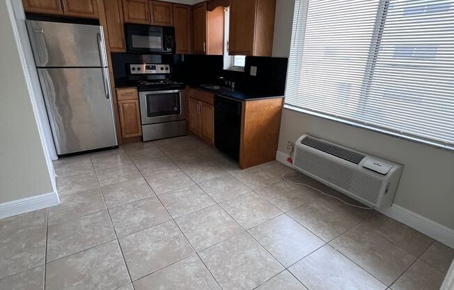 1 bed, 1 bath, 740 sqft, $1,500, Unit 28