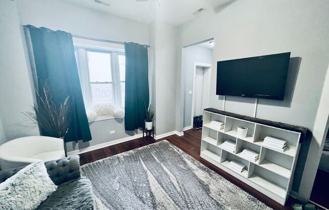 2 beds, 1 bath, $1,495, Unit GF