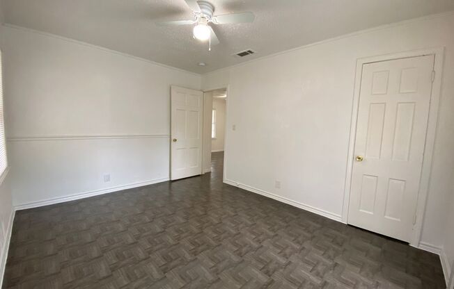 2 beds, 1 bath, $1,295