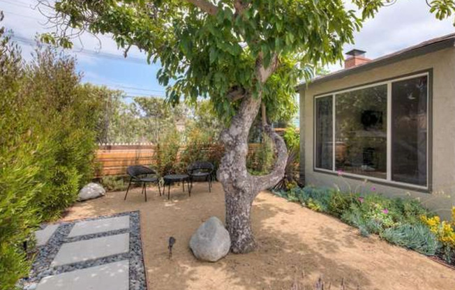 Beautifully Remodeled Home in Fantastic Westside Village/Palms location