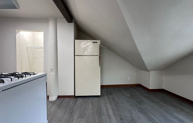 Studio, 1 bath, 500 sqft, $645, Unit Apt. 24