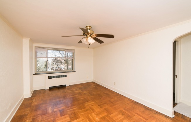 1 bed, 1 bath, 650 sqft, $940, Unit Unit 44-02