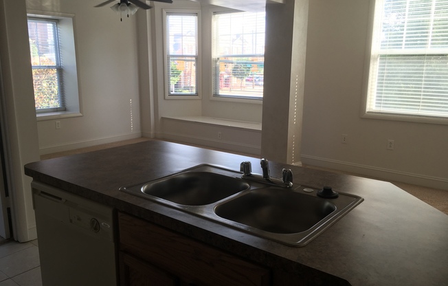 2 beds, 2 baths, 840 sqft, $1,966, Unit 4-0302