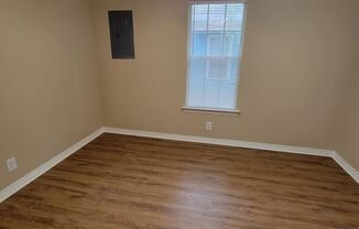 3 beds, 1 bath, $1,095