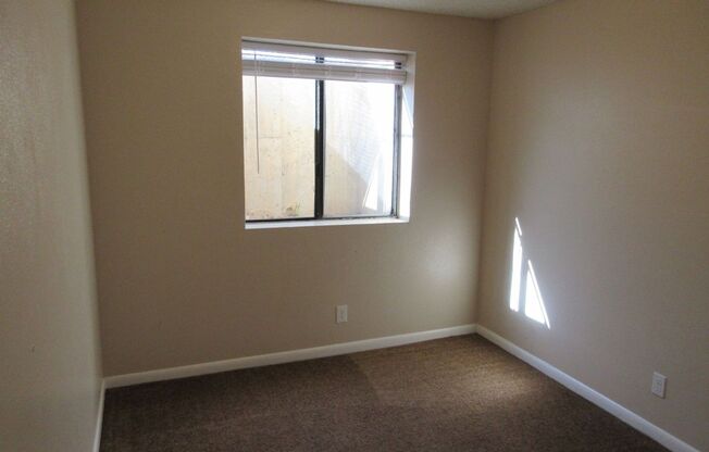 3 beds, 1 bath, $995