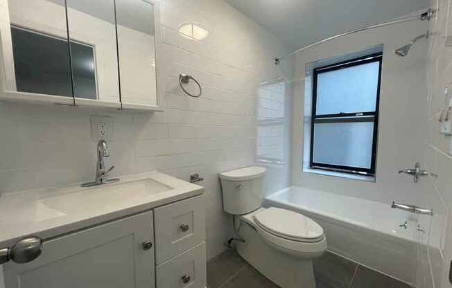 3 beds, 1 bath, $4,800, Unit 5