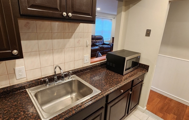 2 beds, 1.5 baths, 907 sqft, $3,200, Unit 210