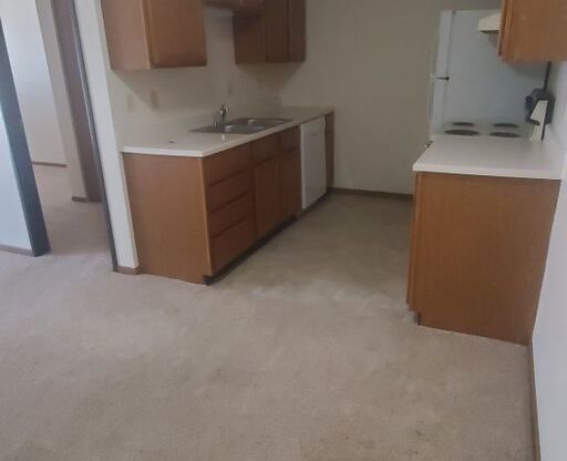 2 beds, 1 bath, 900 sqft, $800, Unit 201