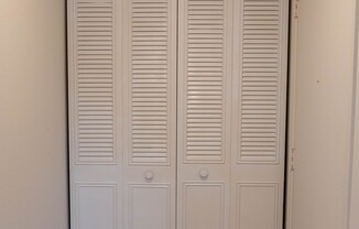 2 beds, 1 bath, 850 sqft, $1,300, Unit 47