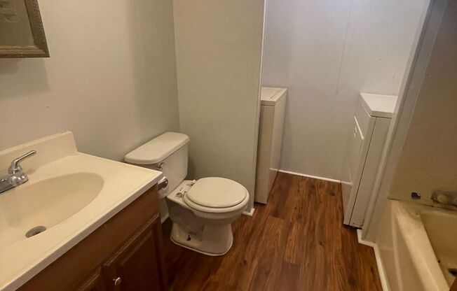 2 beds, 1 bath, $1,395