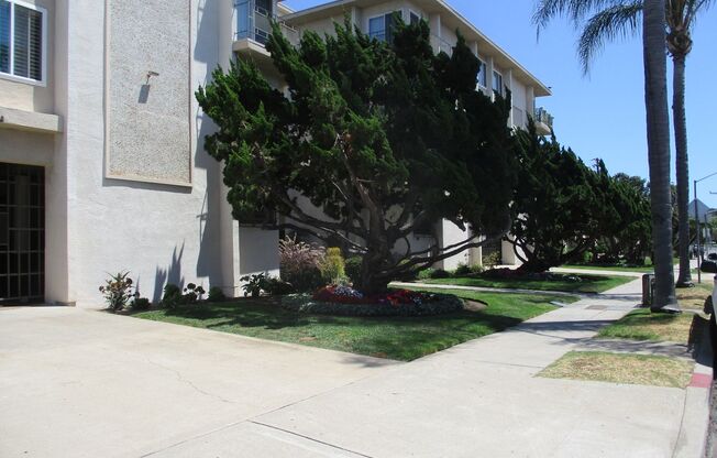 Desirable Park Blvd 1 Bdr 1 Ba 3rd Floor Condo in Hillcrest