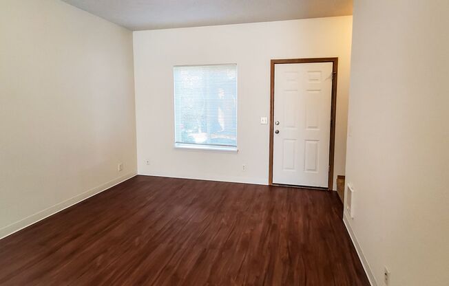 2 beds, 1.5 baths, 896 sqft, $1,495, Unit 660 LaSalle Street #1