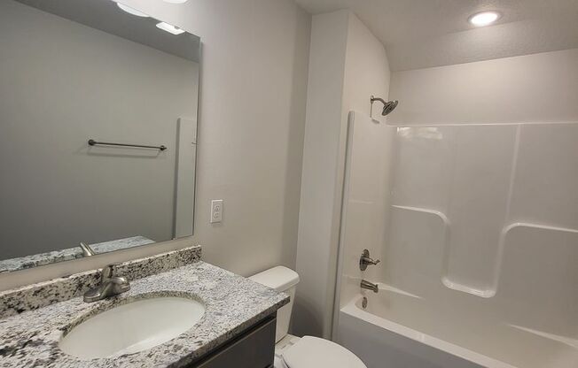 3 beds, 2.5 baths, $1,495, Unit 1217 E 12th