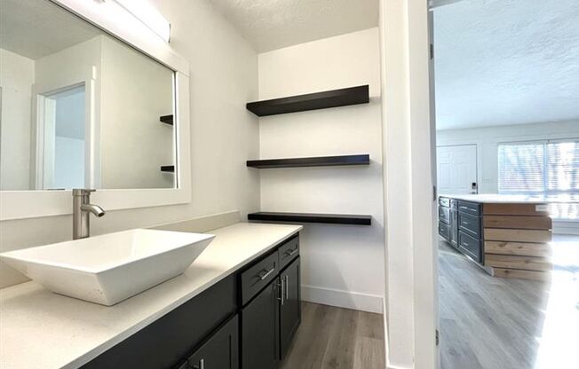 1 bed, 1 bath, 550 sqft, $1,315, Unit 65