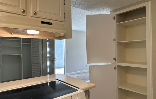2 beds, 1 bath, 895 sqft, $1,700, Unit 494803