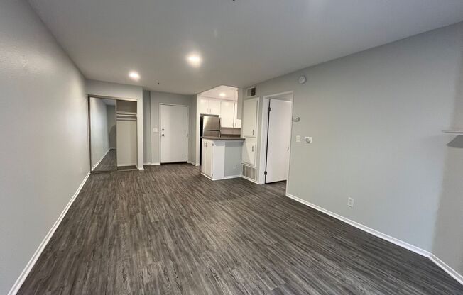 1 bed, 1 bath, 700 sqft, $2,048, Unit 208