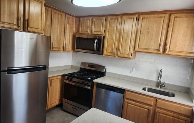 2 beds, 1 bath, 897 sqft, $2,350, Unit F-15