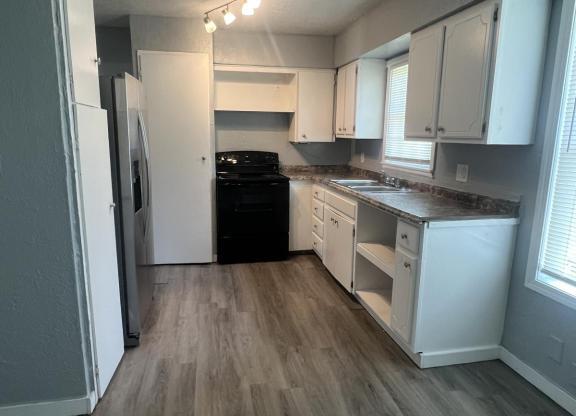 246 E 52 ST N