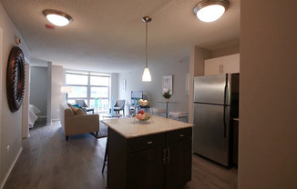 600 W RANDOLPH ST