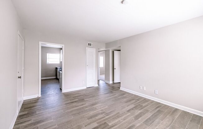 2 beds, 1 bath, 850 sqft, $1,200, Unit 26-E7