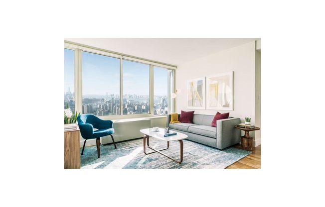 1 bed, 1 bath, 643 sqft, $5,600, Unit 31F