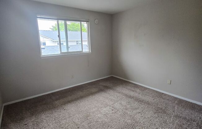 3 beds, 1 bath, 1,040 sqft, $1,625, Unit 16
