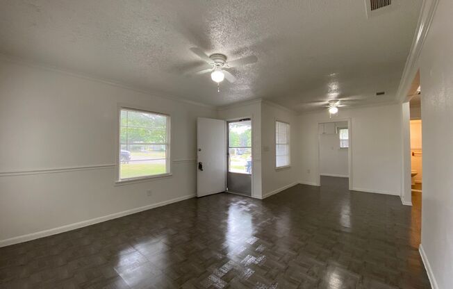 2 beds, 1 bath, $1,295