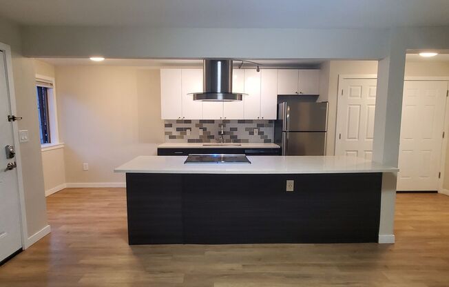 1 bed, 1 bath, 700 sqft, $2,075, Unit 13