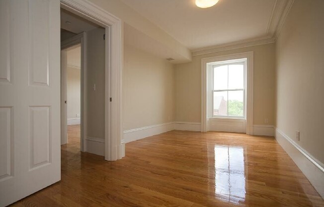 3 beds, 1.5 baths, $5,500, Unit 5