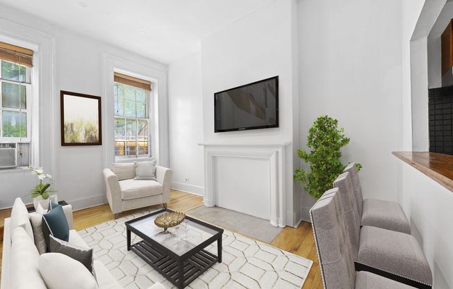 339 W 20 ST