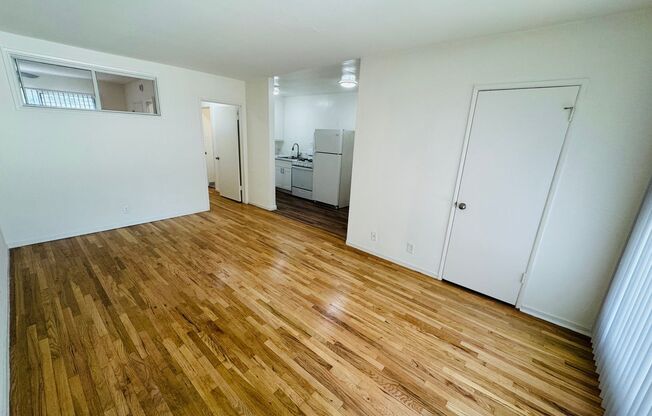 993-1605 N. MARTEL AVE.