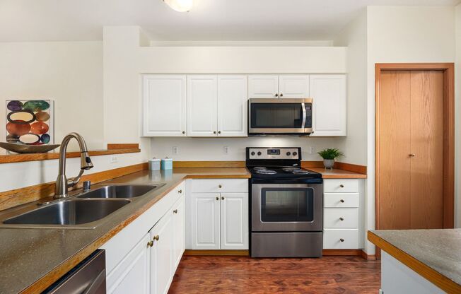 Available Now! Charming 3-Bedroom Home in a Prime Location