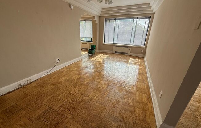 2 beds, 1 bath, $1,295, Unit 410