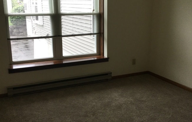 2 beds, 1 bath, 950 sqft, $1,700, Unit 7641CB
