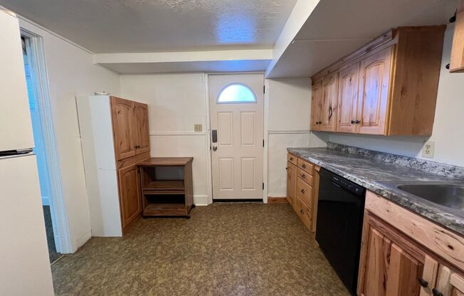 1 bed, 1 bath, $750, Unit 447.5 E Lawton St