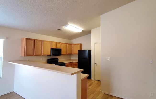 Cute 3 bed 2 bath in Huning Ranch Vinyl plank flooring throughout!