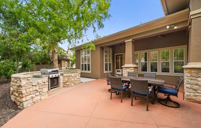Outdoor Grill And Patio at Stonepost Lakeside Apartment Homes, Olathe