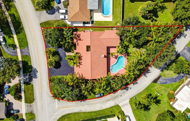 Stunning 4-Bedroom Home with Pool & Office in Jacaranda Country Club – Spacious Corner Lot, No HOA Approval Needed!