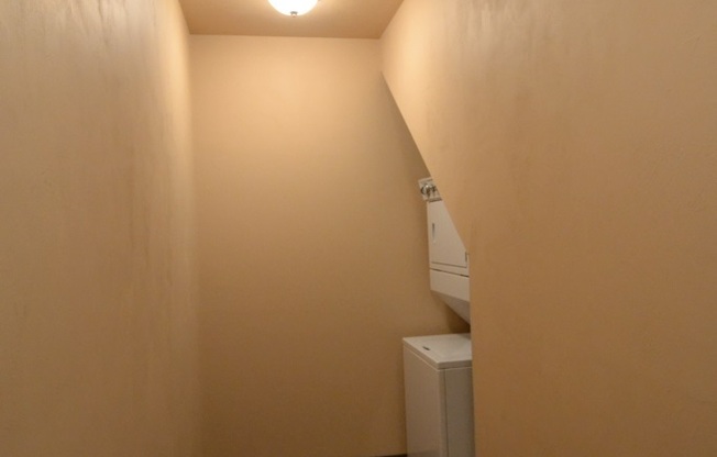 3 beds, 2 baths, 1,322 sqft, $3,240, Unit 01