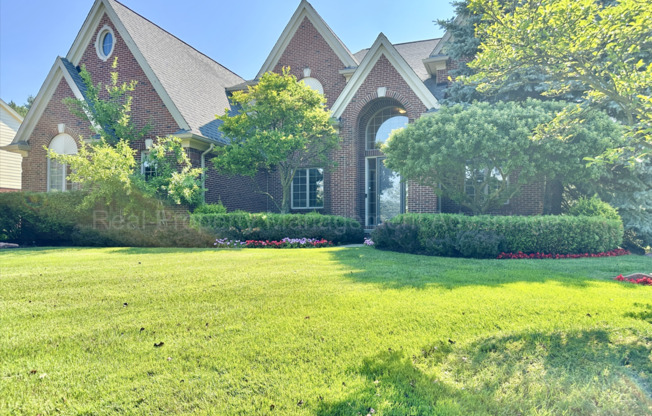 Spacious 4-Bed Colonial in Troy’s Stone Haven Woods