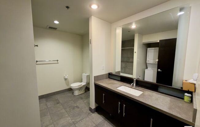 1 bed, 1 bath, 860 sqft, $2,695, Unit 907