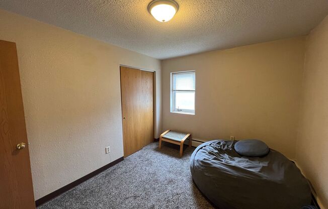 2 beds, 1 bath, $895