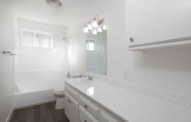 2 beds, 1 bath, 950 sqft, $2,375, Unit 36