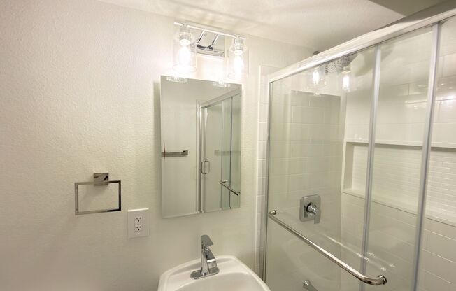 1 bed, 1 bath, 525 sqft, $1,925, Unit 9155-4